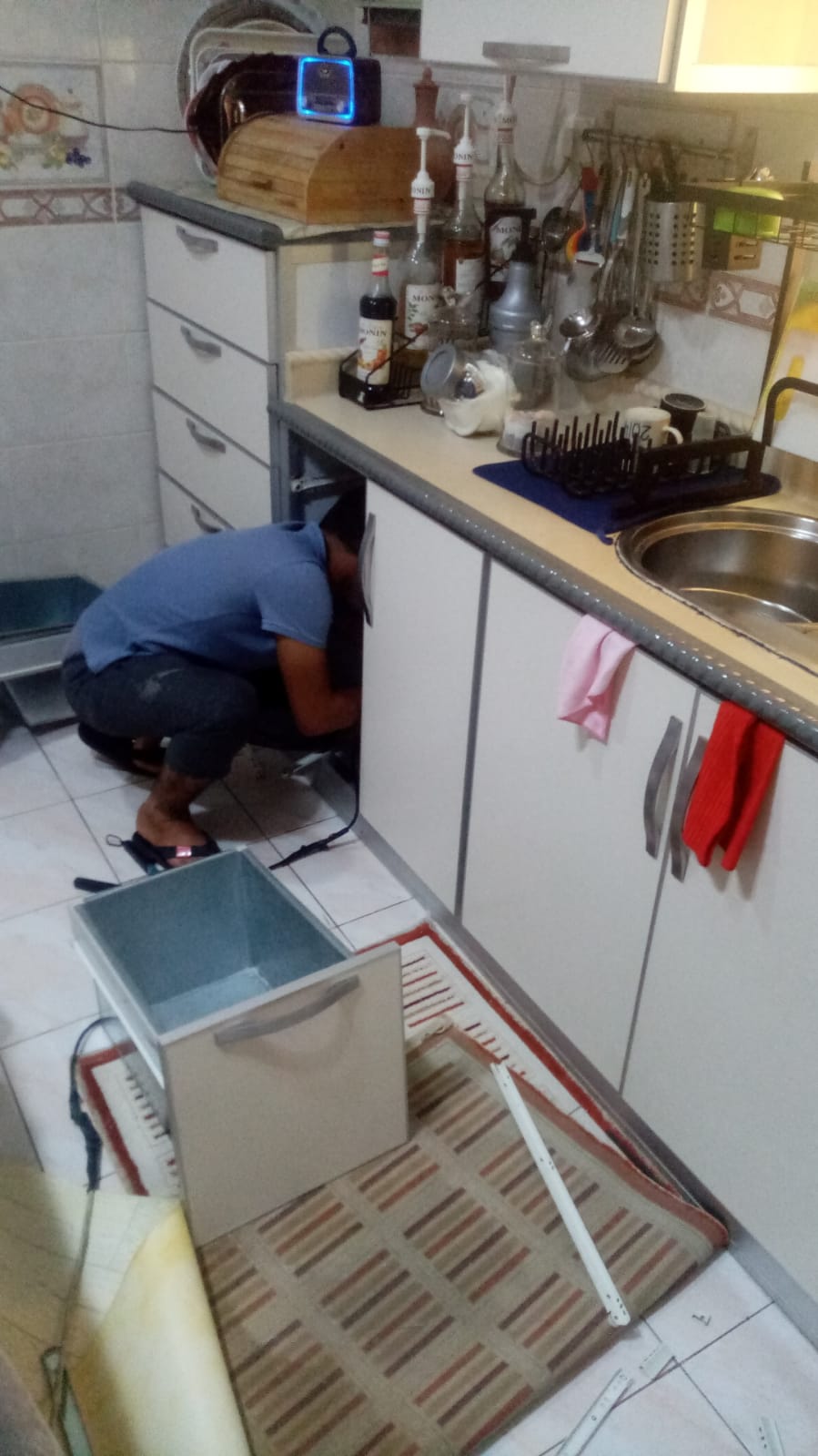 فني صيانة مطابخ المنيوم بجدة