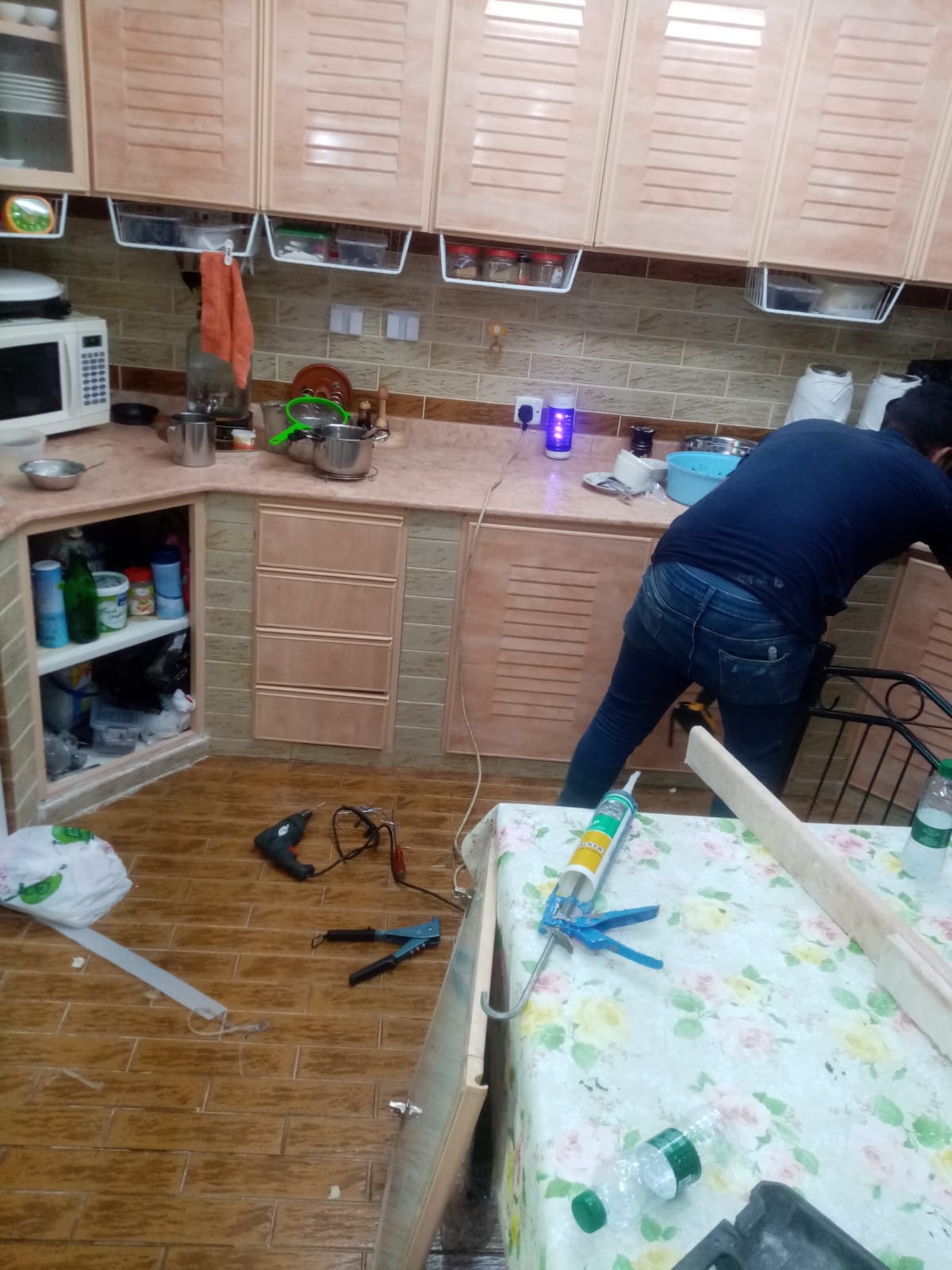 فني لصيانة المطابخ بجدة