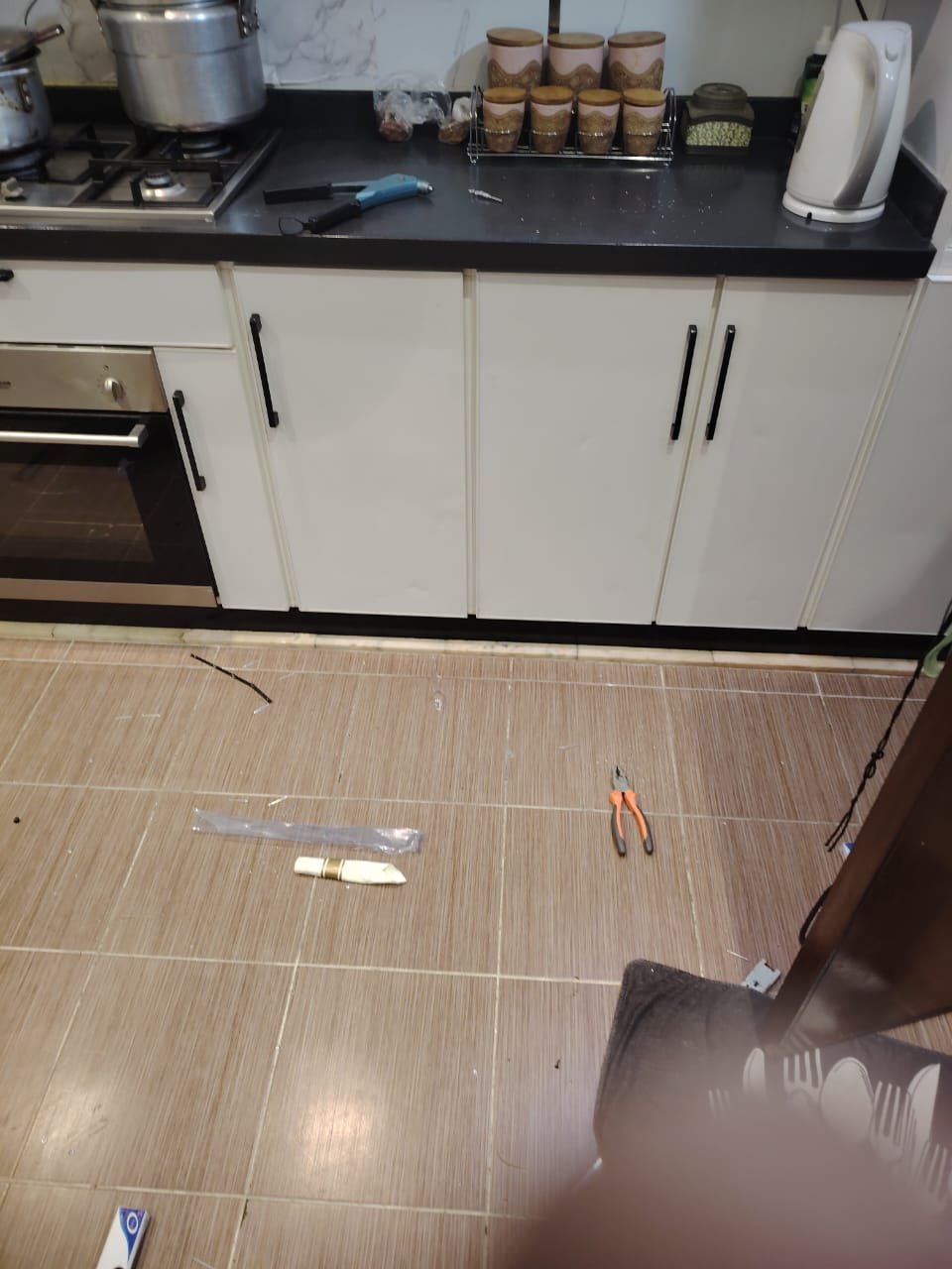 معلم صيانة دواليب المطبخ الألمنيوم في حي مشرفة بجدة