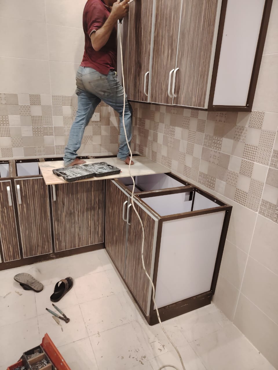 فني صيانة دواليب المطبخ الألمنيوم في حي الأمير فواز بجدة