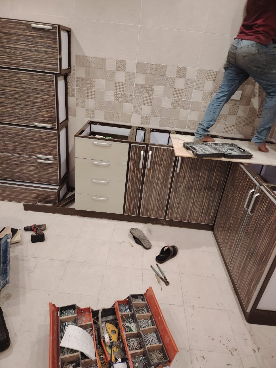 معلم صيانة دواليب المطبخ الألمنيوم في حي النعيم جدة