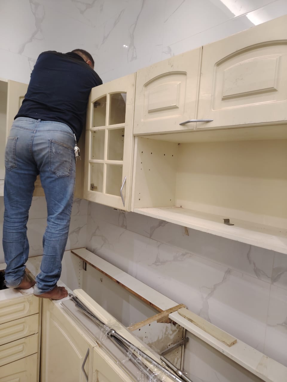 معلم دواليب المطبخ الألمنيوم في حي السليمانية بجدة