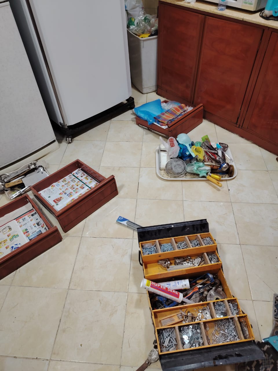 معلم صيانة دواليب المطبخ الألمنيوم في حي الزهراء