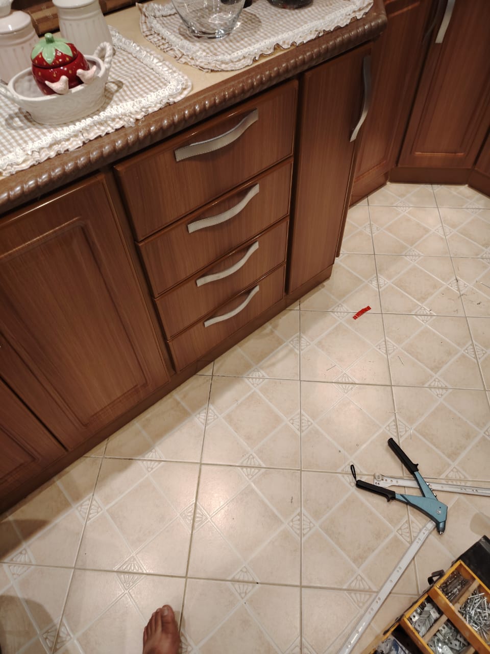 معلم صيانة دواليب مطبخ المنيوم في حي الرويس جدة