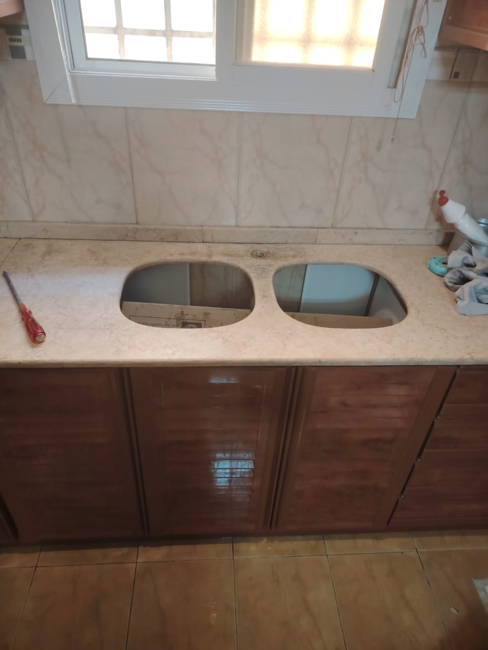 معلم صيانة دواليب المطبخ الألمنيوم في حي المرجان بجدة