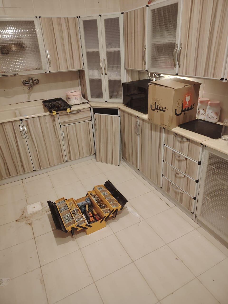 معلم صيانة دواليب المطبخ الألمنيوم في حي البساتين بجدة