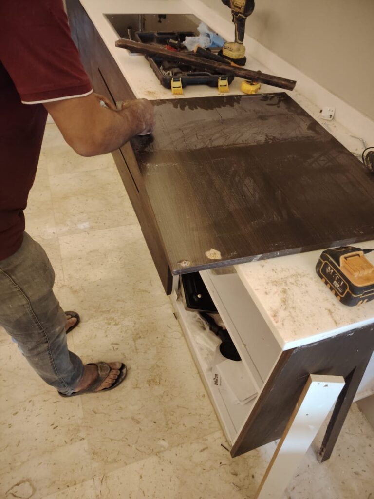 معلم صيانة دواليب المطبخ في حي الحمراء