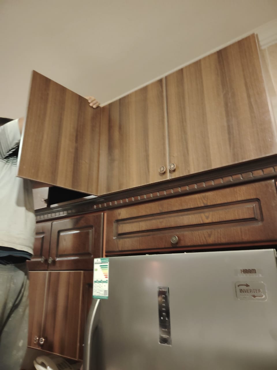 فني صيانة مفصلات المطبخ بجده