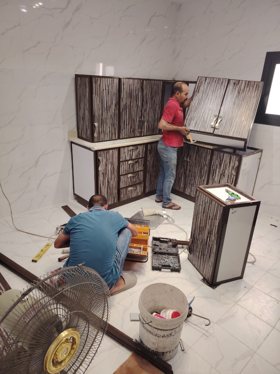 فني تركيب دولاب المطبخ بجدة – خبرة مضمونة وجودة عالية بأسعار منافسة