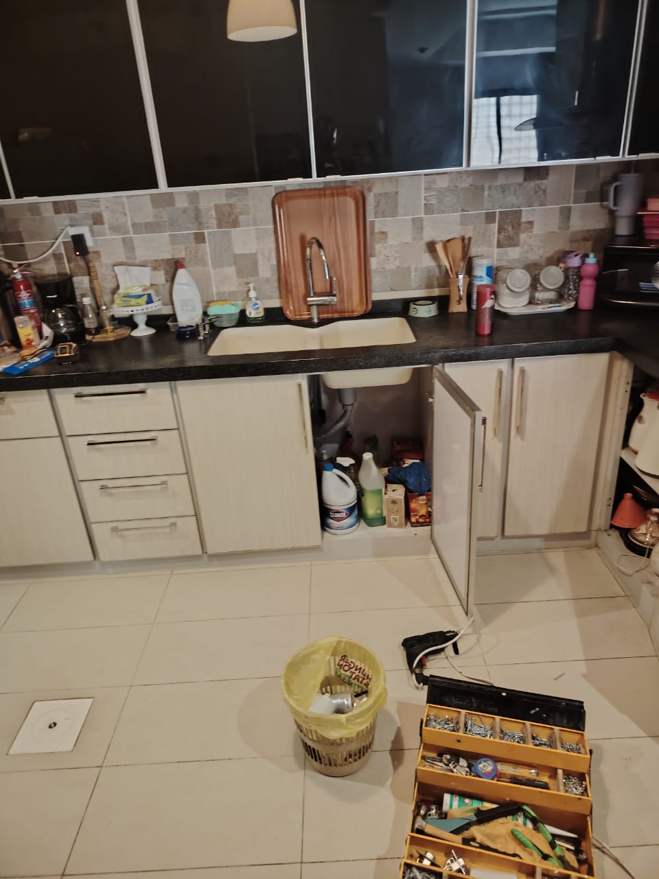 فني تركيب مطبخ وصيانة دولاب المطبخ بجدة – خبرة مضمونة وخدمة 5 نجوم