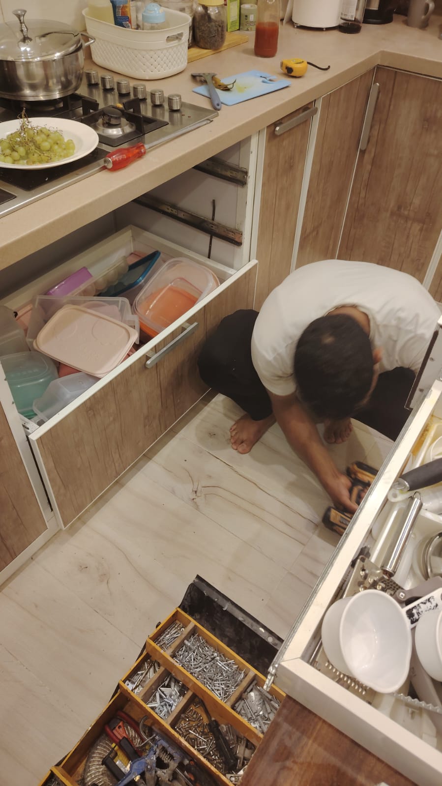 فني تركيب سحابات الدراج بجدة