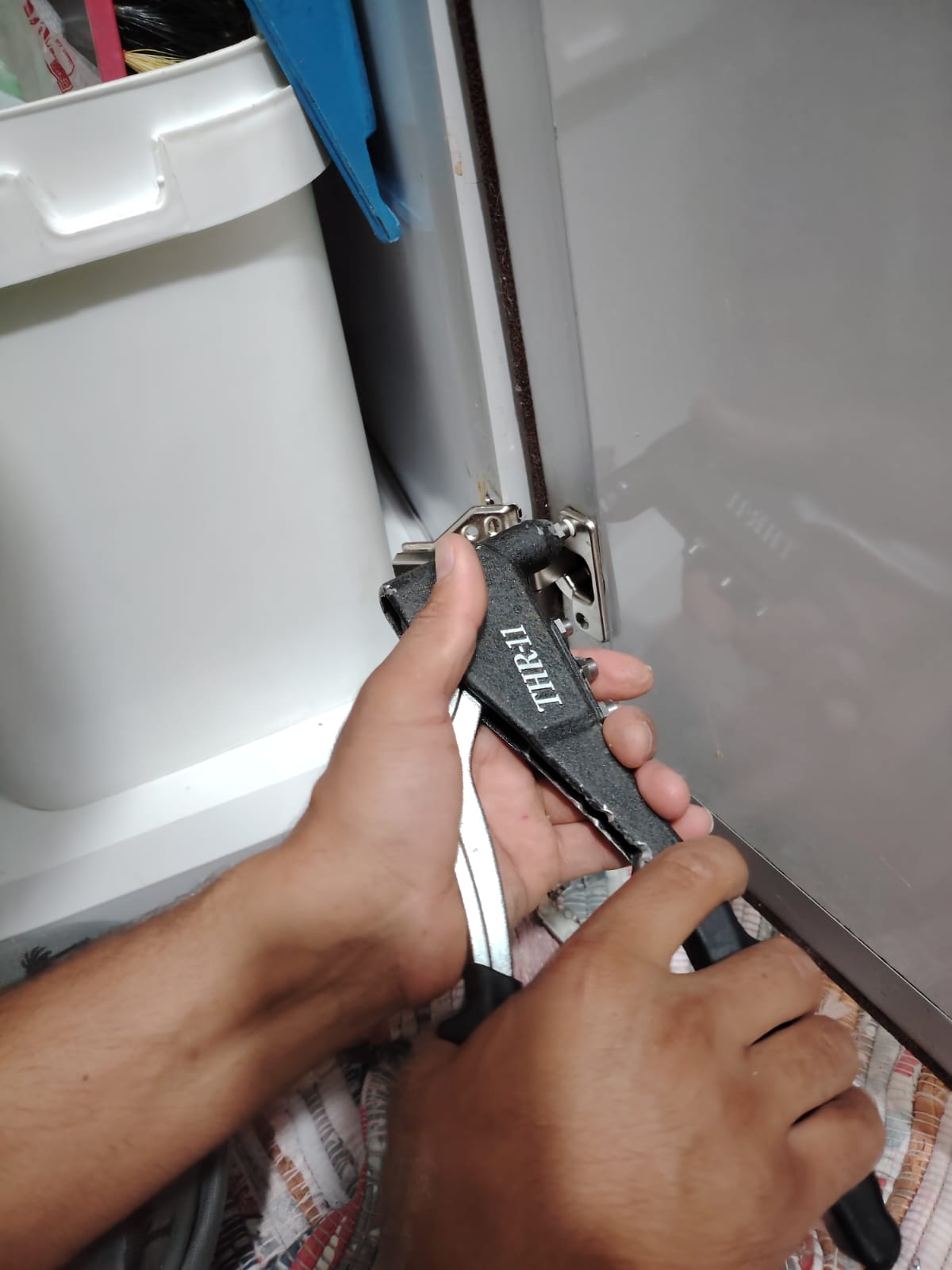 تصليح مفصلات وسحابات المطابخ في جدة احترافيه وخبره