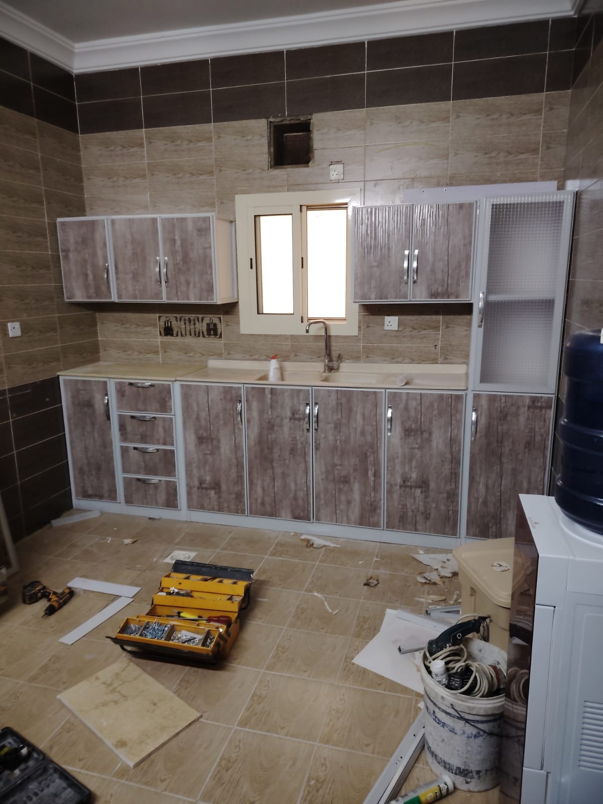 صيانة مطابخ بجدة – تصليح مفصلات وسحابات المطابخ بخبرة وكفاءة عالية