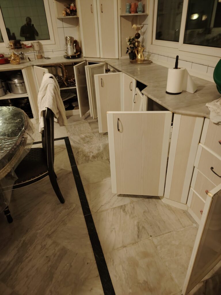 تركيب دواليب بجدة – تفصيل وتركيب بجودة عالية وأشكال عصرية