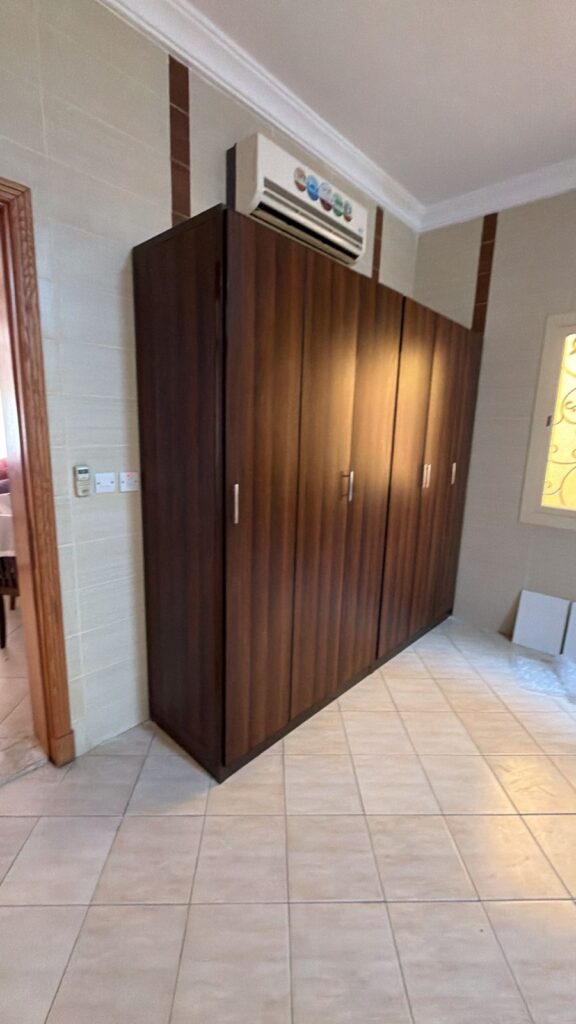 فني تغيير ألوان دواليب المطبخ بجدة – تجديد مطبخك بألوان عصرية