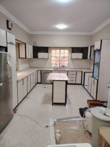 شركة ترميم دواليب مطابخ خشبية – خدمة احترافية تعيد مطبخك كالجديد