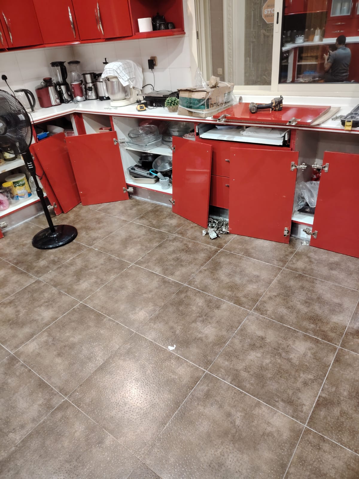 فني تجديد دواليب ومطابخ بجدة