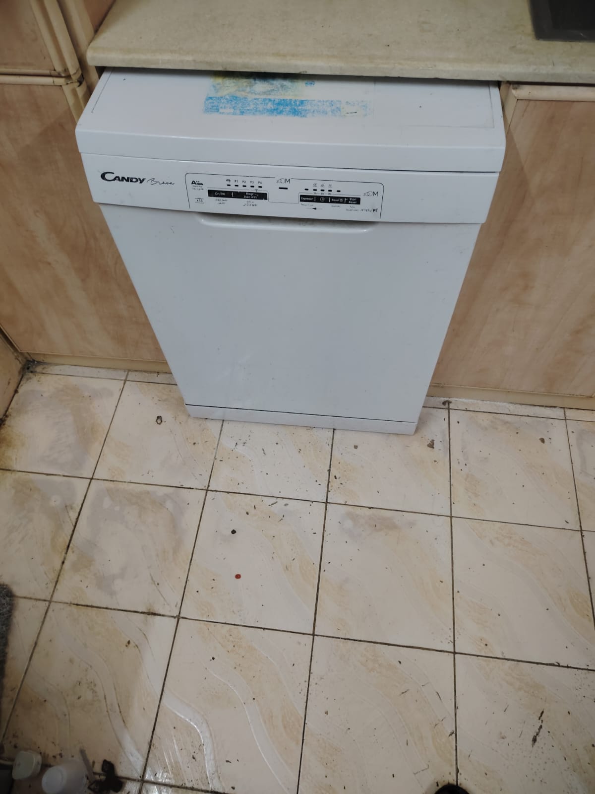 فني تعديل مكان الغسالة بدولاب المطبخ بجدة