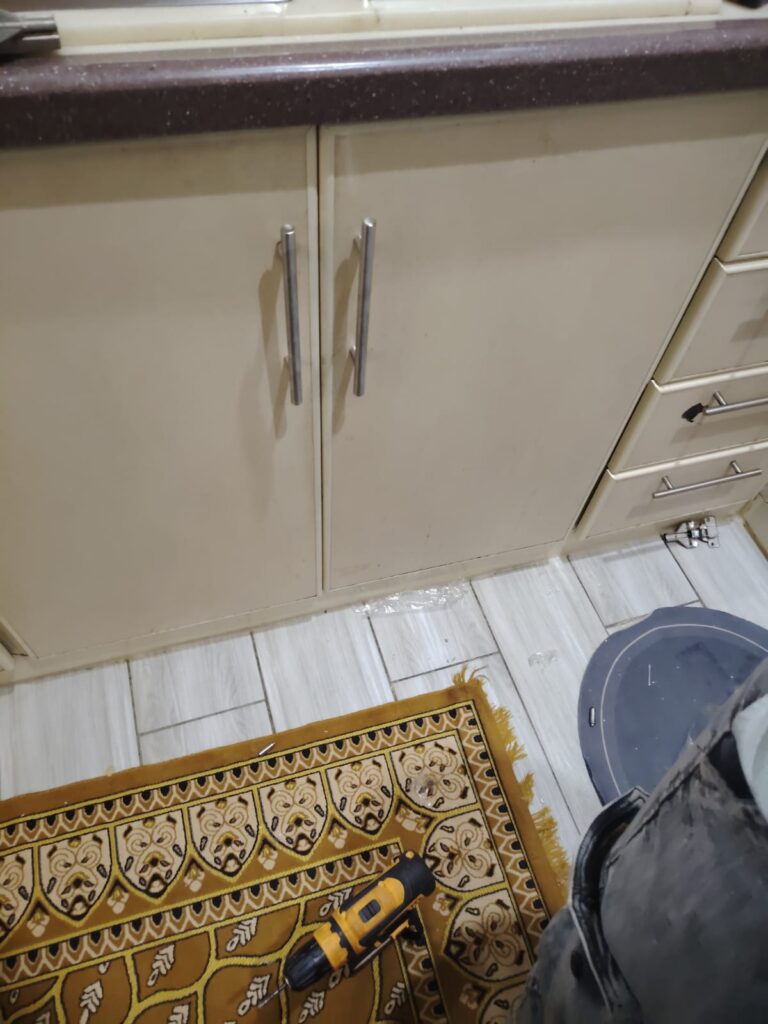  فني تصليح أدراج ودواليب المطابخ بجدة