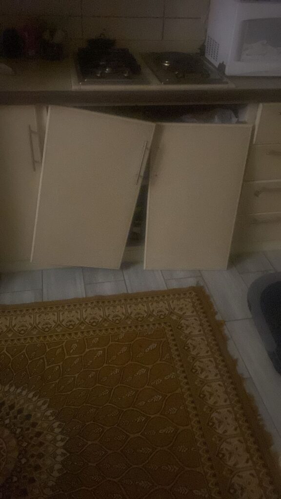 فني تصليح أدراج ودواليب المطابخ بجدة